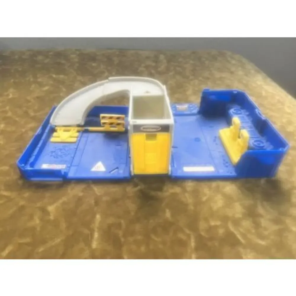 Vintage 2001 Matchbox Police Station Case Box  Has Ramp Pieces (7542)